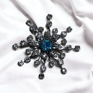 Vintage Rhinestone Snowflake Brooch that converts to a Pendant